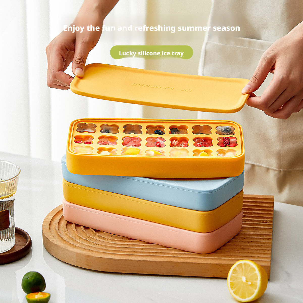 Ice Cube Tray With A Lid